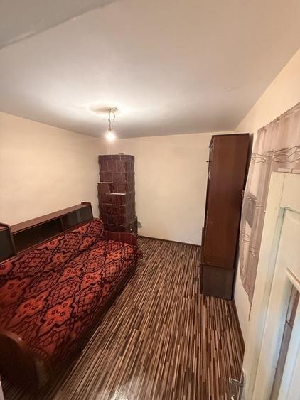 Casă cu 3 camere în Pârșcoveni