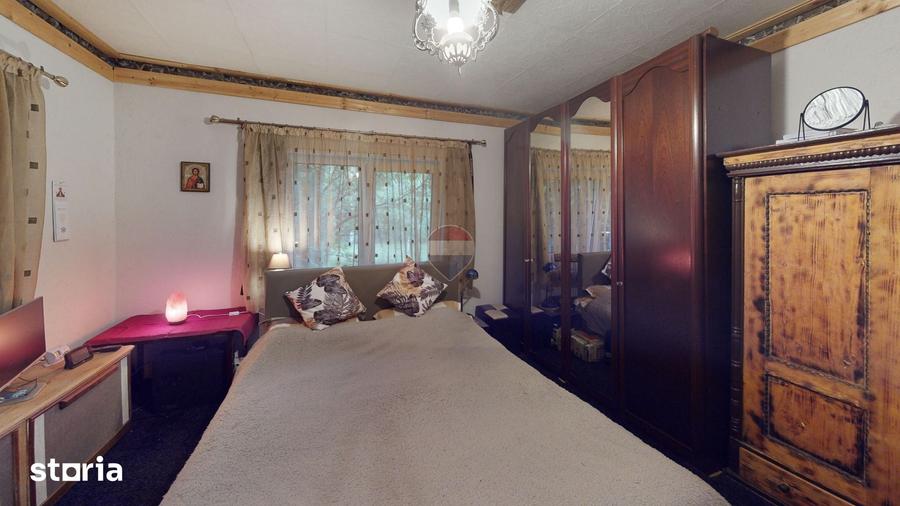 Casă cu 6 camere cu Teren 2000 Mp în Central