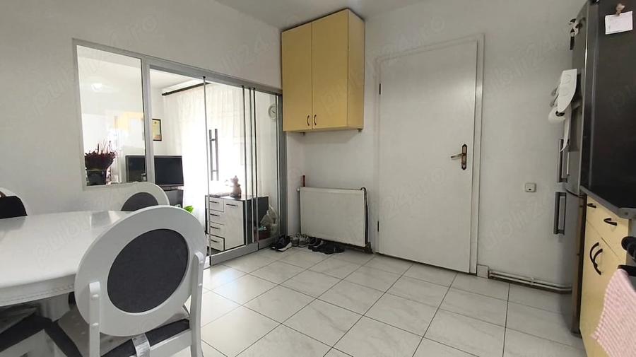 Apartament cu 3 camere semidecomandat în Ultracentral