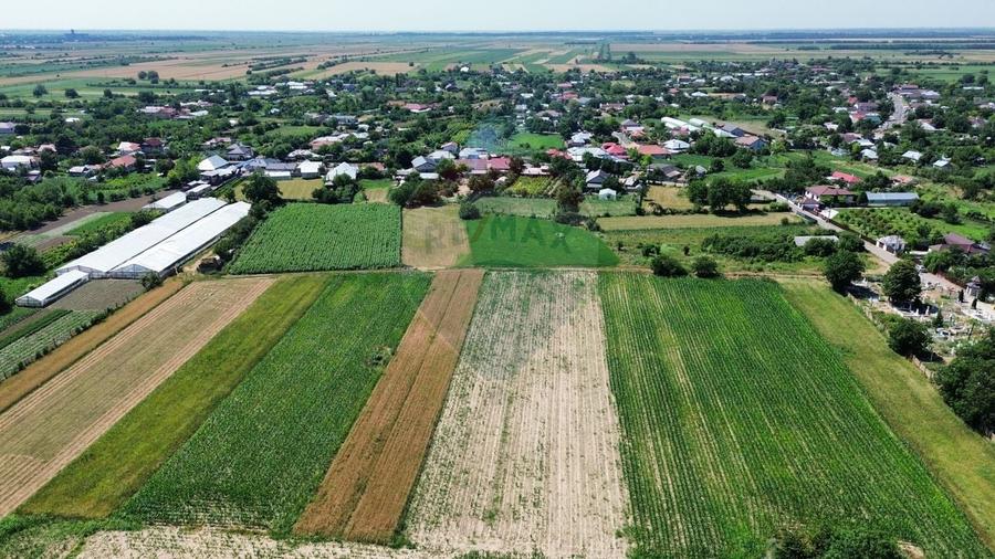 Teren agricol intravilan de 1391 mp, în Biliești