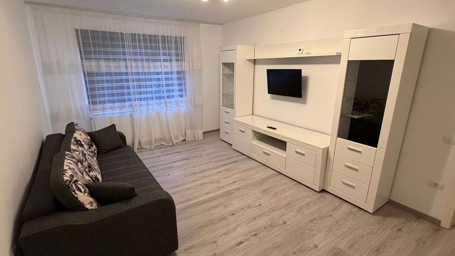 Apartament cu 3 camere decomandat, mobilat în Dacia