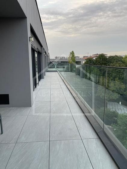Apartament cu 4 camere decomandat, mobilat în Herăstrău