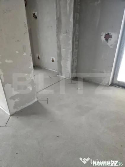 Apartament cu 3 camere decomandat în Tractorul