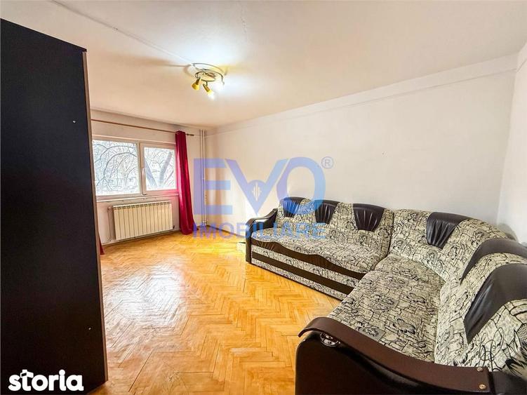 Apartament cu 3 camere decomandat în Nicolina