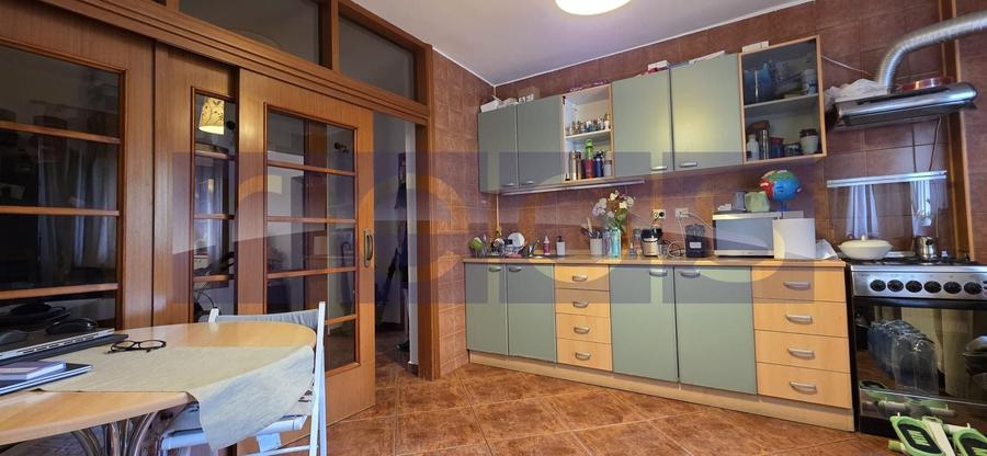 Apartament cu 3 camere decomandat, mobilat în Nerva Traian