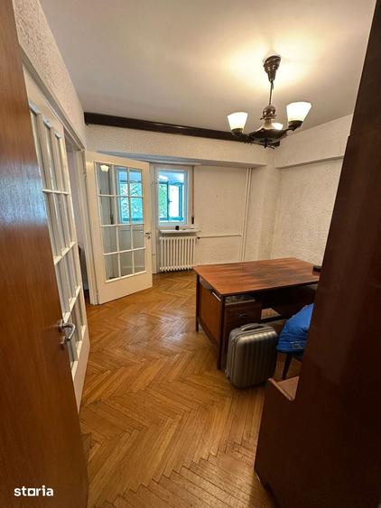Apartament cu 4 camere decomandat în Victoriei