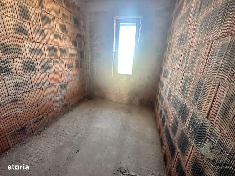 Casă cu 4 camere cu Teren 242 Mp în Central