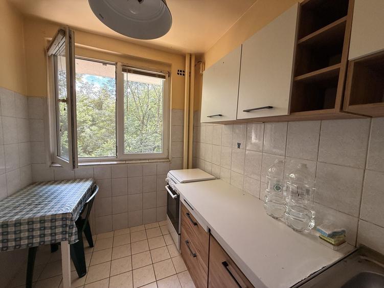 Apartament cu 2 camere semidecomandat, mobilat în 1 Mai