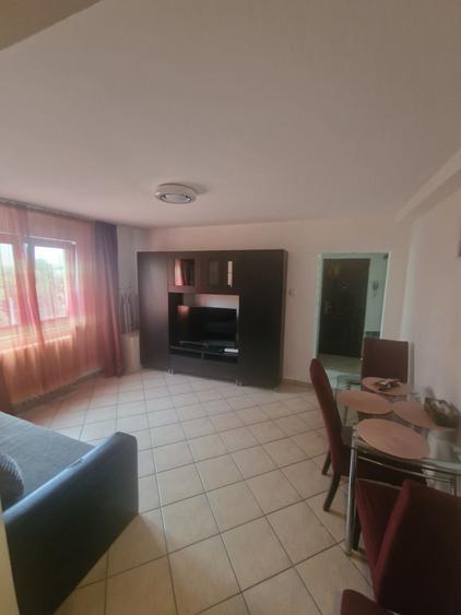 Apartament cu 2 camere semidecomandat în Berceni