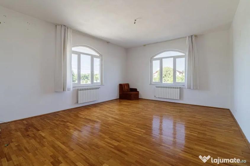 Casă cu 7 camere cu Teren 5000 Mp în Corbeanca