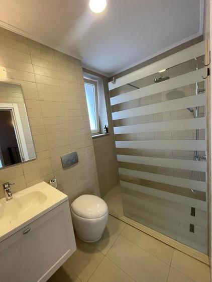 Duplex cu 7 camere cu Garaj în Iancu Nicolae