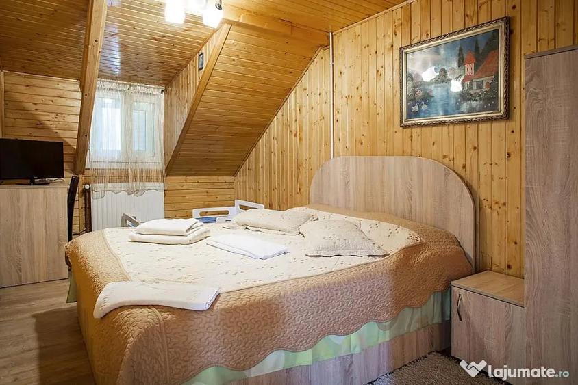 Casă cu 10 camere cu Teren 1900 Mp în Central