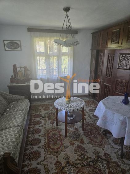 Casă cu 3 camere cu Teren 2614 Mp în Trăisteni