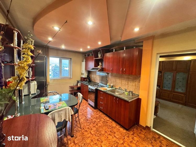 Apartament cu 4 camere decomandat în Central
