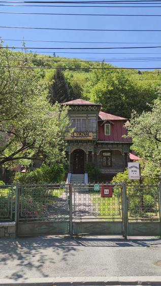 Casă cu 4 camere cu Teren 500 Mp în Central