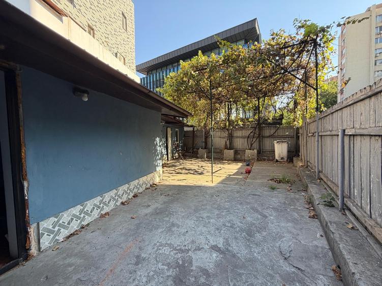 Apartament cu 3 camere semidecomandat în P-ța Unirii