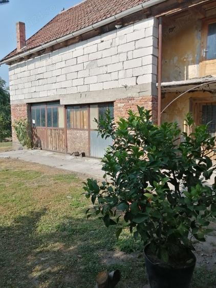Casă cu 4 camere în Vânători