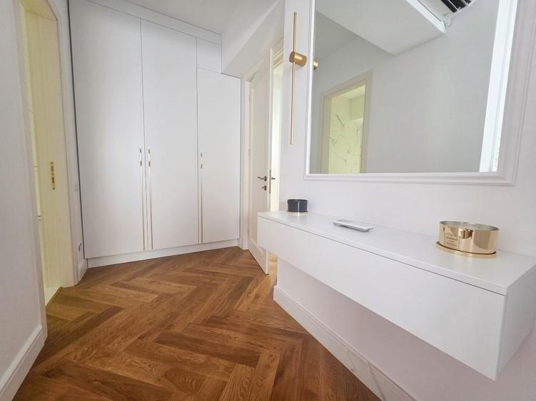 Apartament cu 4 camere decomandat în Pipera