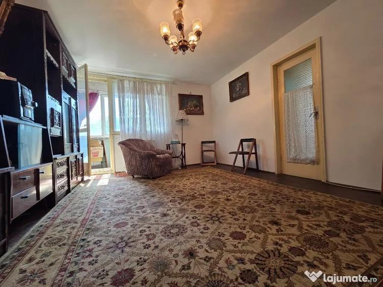 Apartament cu 3 camere semidecomandat în Domenii