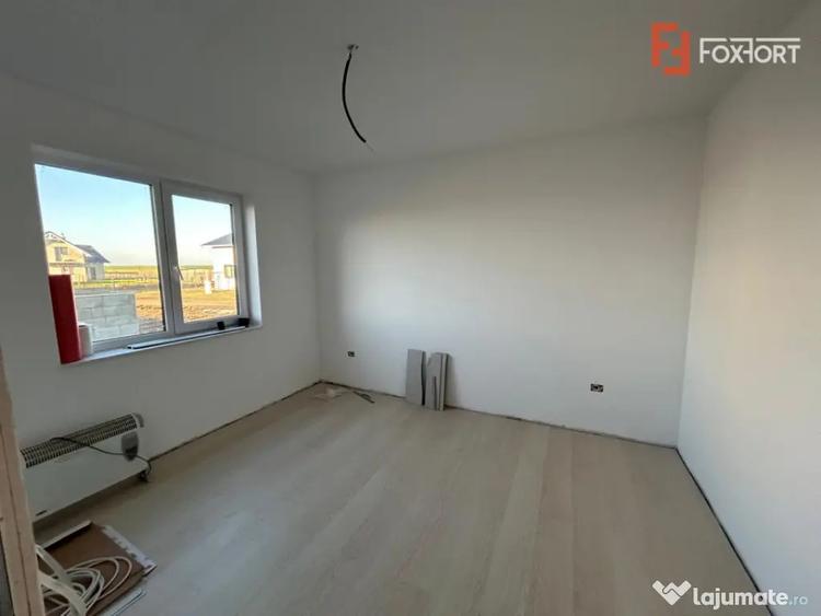 Casă cu 4 camere cu Teren 618 Mp în Giarmata