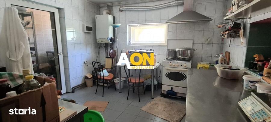Casă cu 10 camere decomandat cu Teren 1000 Mp în Central