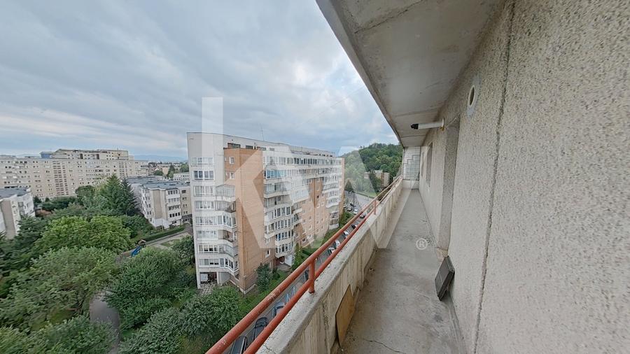 Apartament cu 3 camere decomandat în Calea București