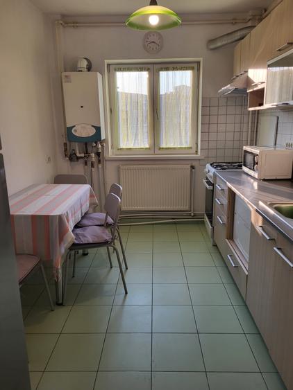 Inchiriere 3 camere Metrou Aparatorii Patriei - 2