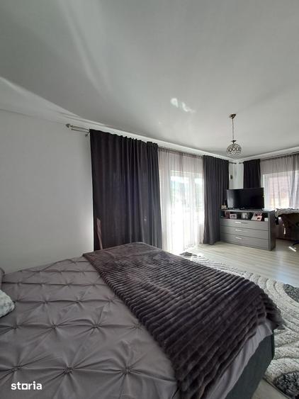 Casă cu 5 camere cu Teren 1302 Mp în Schitu Golești