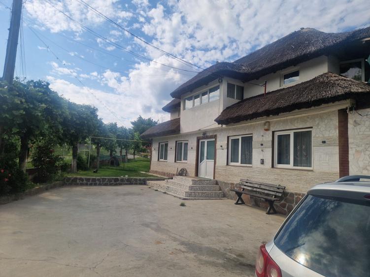 Casă cu 4 camere în Deleni