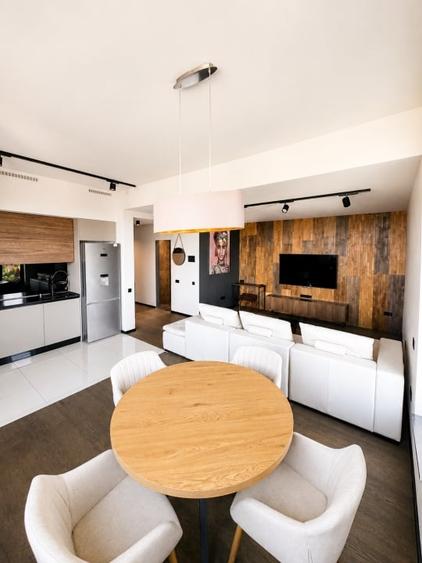 Apartament cu 2 camere decomandat, mobilat în Tractorul