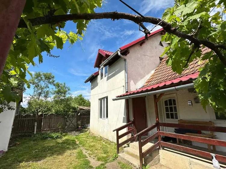 Casă cu 4 camere cu Teren 400 Mp în Coșteiu