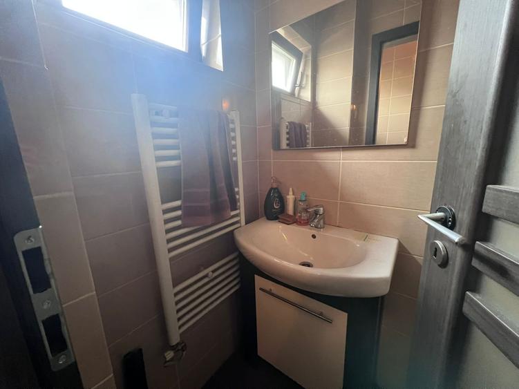 Apartament cu 2 camere semidecomandat în 22 Decembrie