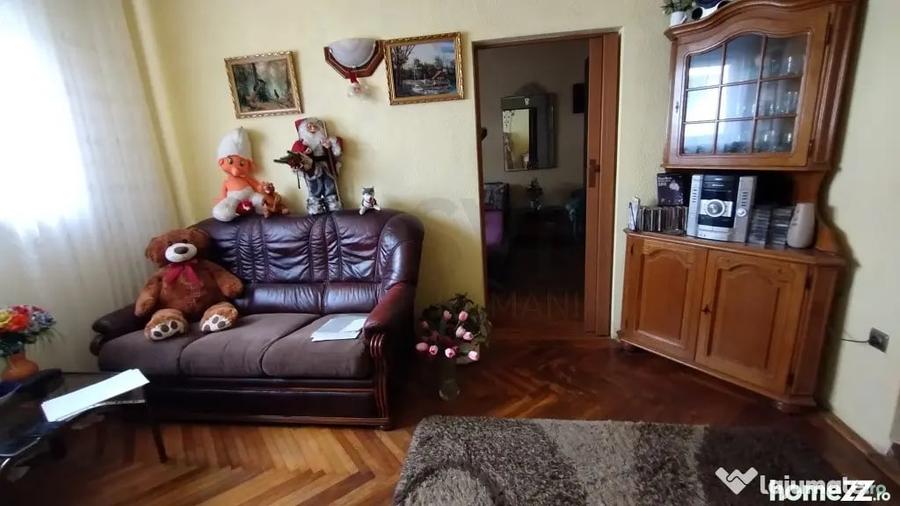 Apartament cu 3 camere semidecomandat în Beller