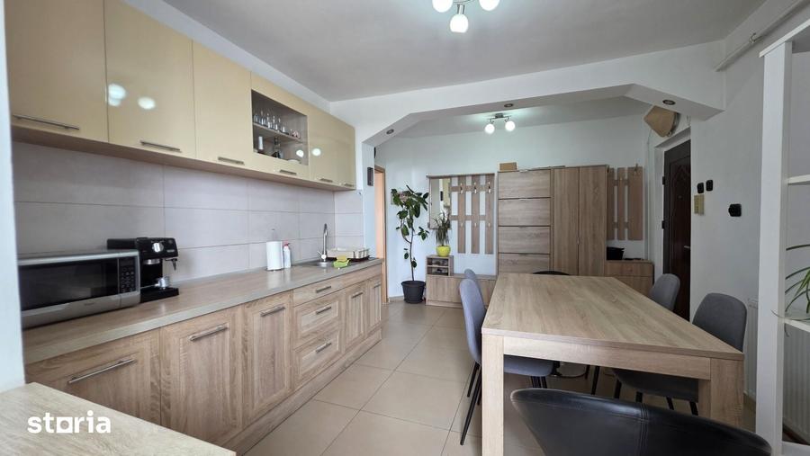Apartament cu 3 camere semidecomandat în Circumvalațiunii