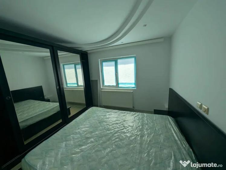 Apartament cu 3 camere decomandat în Calarași 4