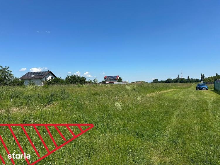 Teren de 700 mp, în Tractorul