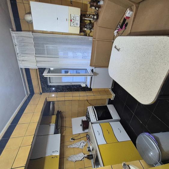 Apartament cu 3 camere decomandat în Buzaului