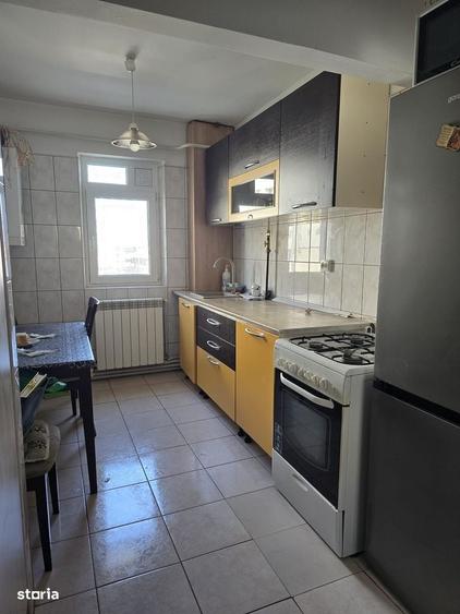 Apartament cu 4 camere semidecomandat în Central