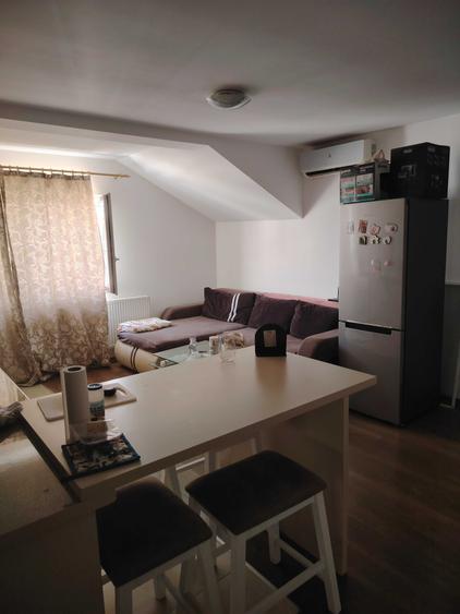 Apartament cu 3 camere decomandat în Exterior Vest