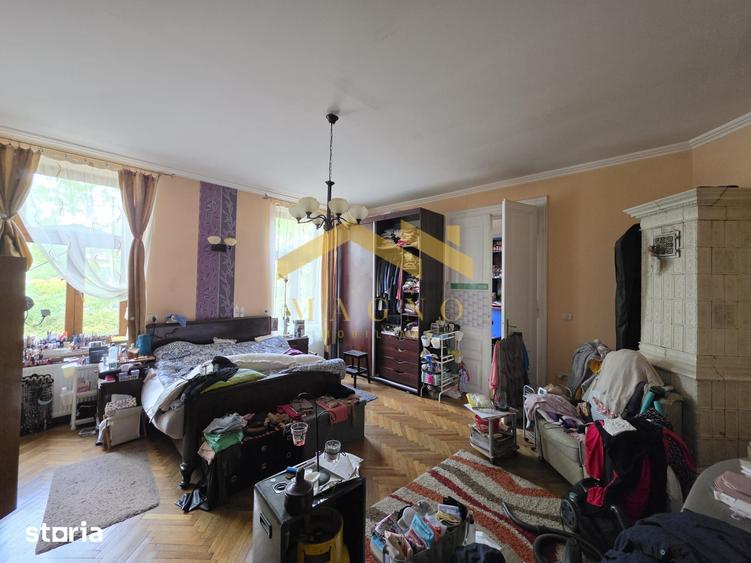 Casă cu 7 camere cu Teren 456 Mp în Central