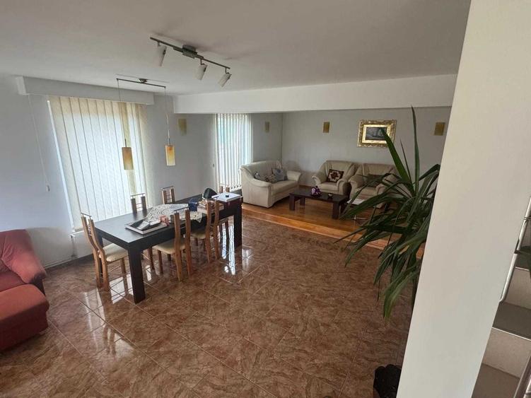 Casă cu 4 camere în Central