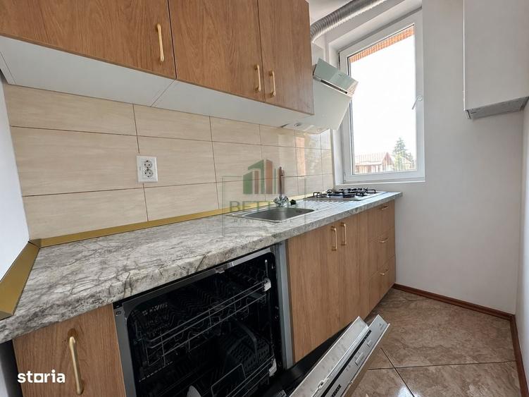 Apartament cu 3 camere semidecomandat în Ștefăneștii de Jos