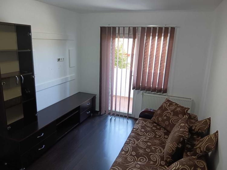 Apartament cu 3 camere decomandat în Vitrometan