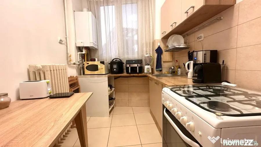 Apartament cu 3 camere decomandat în Rosetti