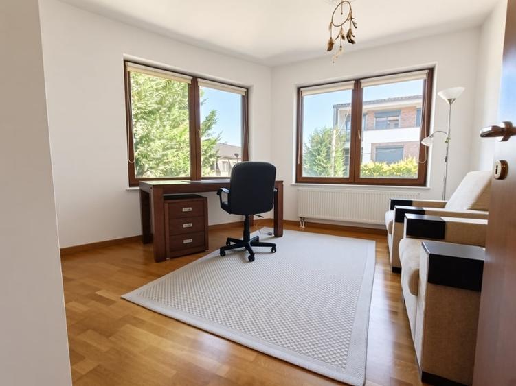 Apartament cu 5 camere decomandat, mobilat în Zorilor