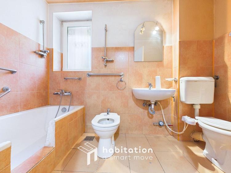 Apartament cu 4 camere semidecomandat în Central