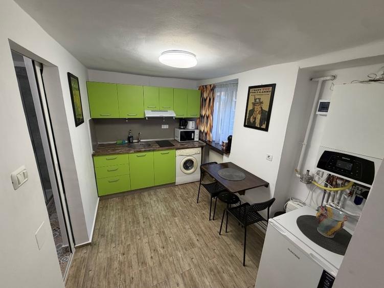 Apartament cu 3 camere semidecomandat, mobilat în Centrul Istoric