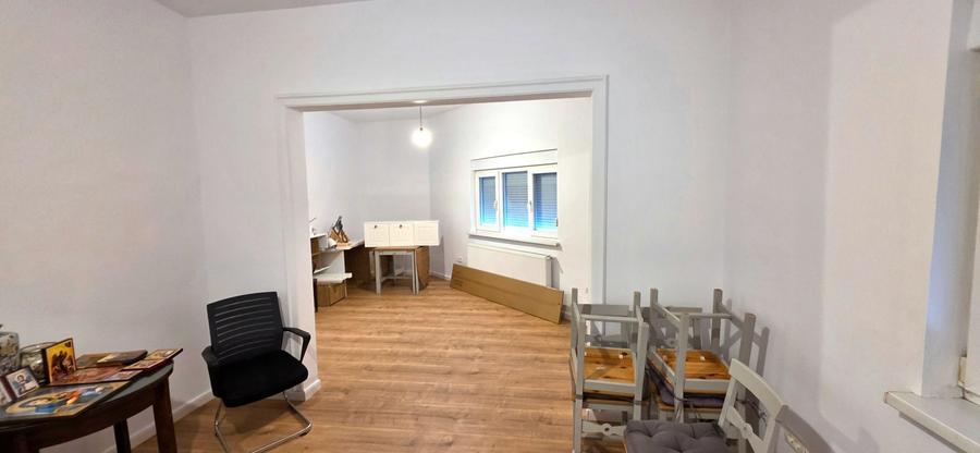 Apartament cu 4 camere semidecomandat în Banu Manta