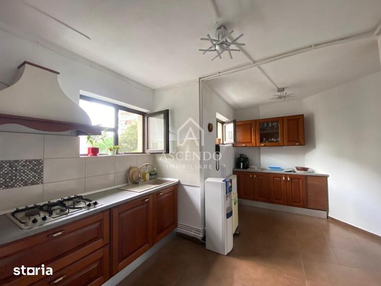Apartament cu 6 camere decomandat în Aviatorilor