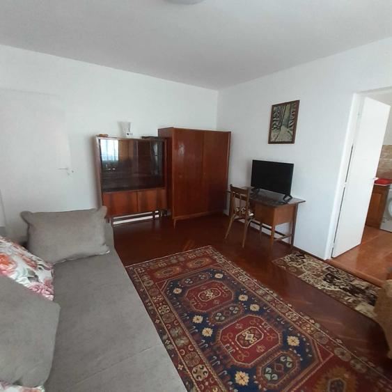 Apartament cu 2 camere semidecomandat în Cetate